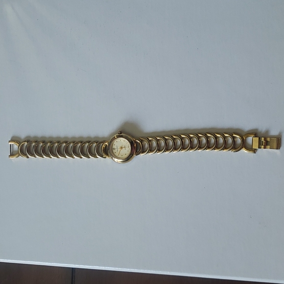 Watch - Picture 2 of 3